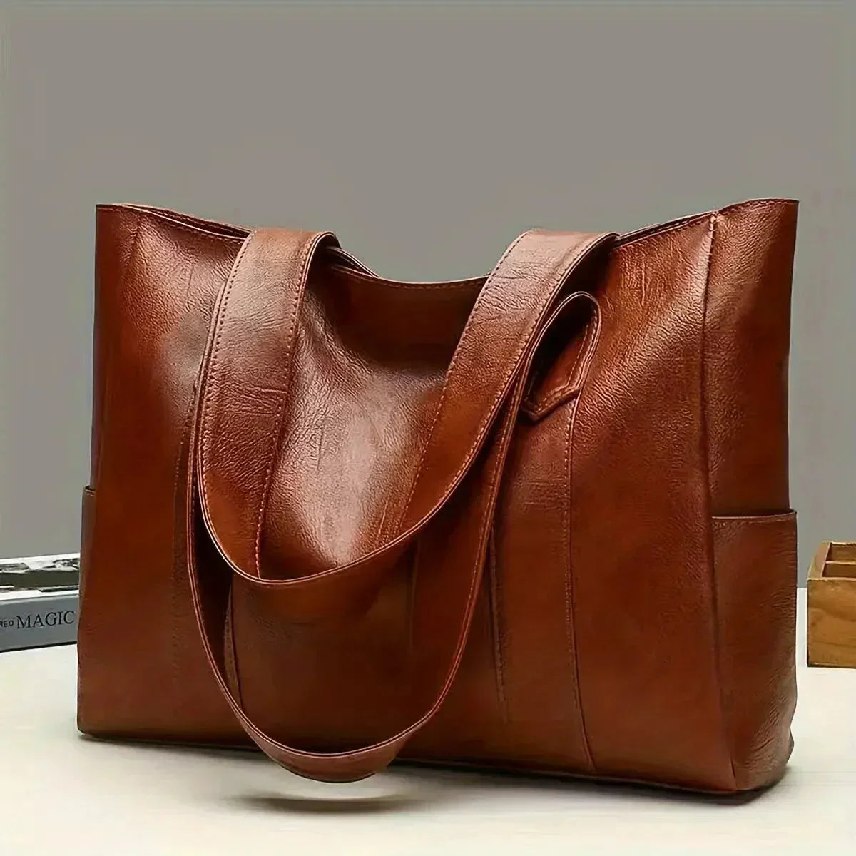 Evelyn | Women’s Large Handbag With Reinforced Straps And Classic Shape | Classic